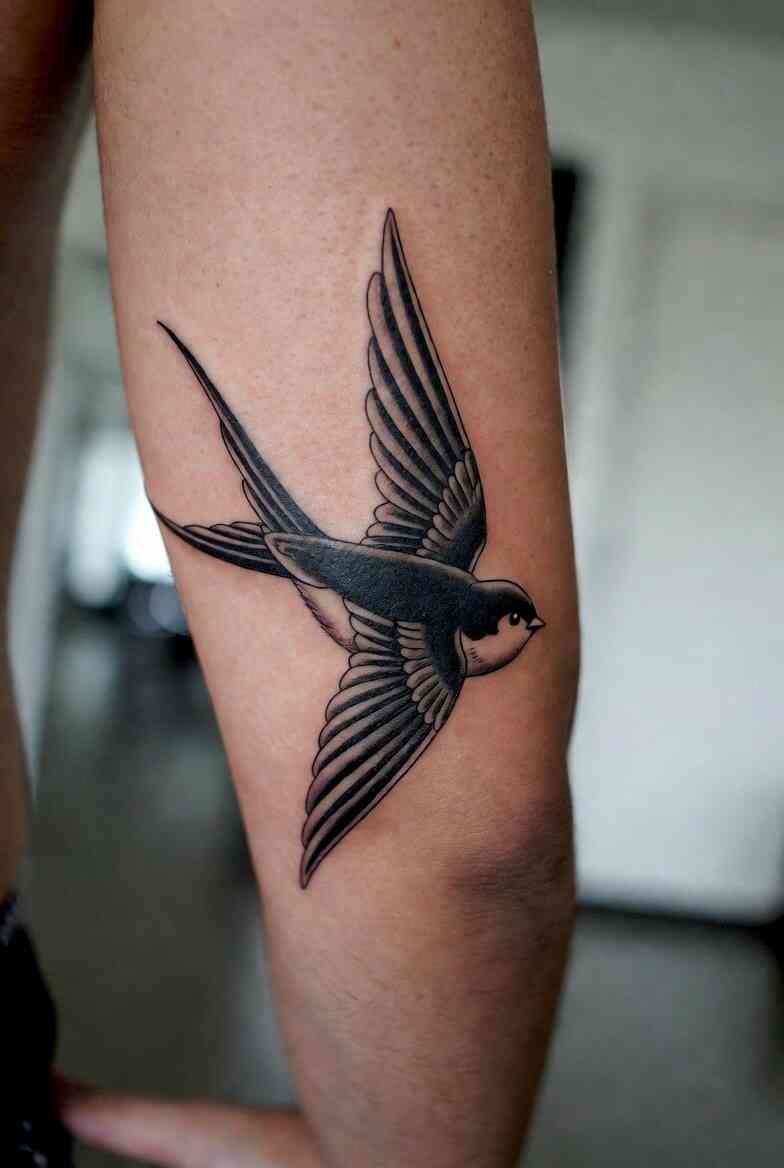 tatuaż jaskółka